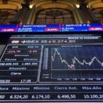 El Ibex 35 sucumbe a las caídas tras superar los 17.000 puntos por primera vez en su historia
