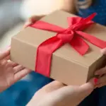 Trucos para el sorteo del amigo invisible: desde hacerlo con inteligencia artificial a usar WhatsApp