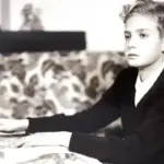 Las anécdotas más suculentas del rey Juan Carlos: tiraba el puré de las comidas, pasó revista en calzoncillos, tenía un chimpancé...