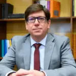 El Gobierno intenta levantar un cortafuegos al cargar en Ferraz la mala gestión del caso Salazar: 