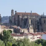 La ciudad extremeña donde nació Robe, líder de Extremoduro: una de las pocas de España con dos catedrales