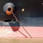 Una mujer roba un barco en Venecia y lo estrella contra el Puente de Rialto