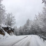 Los espectaculares vídeos de la intensa nevada en Madrid: un manto blanco colapsa carreteras y cubre coches y calles
