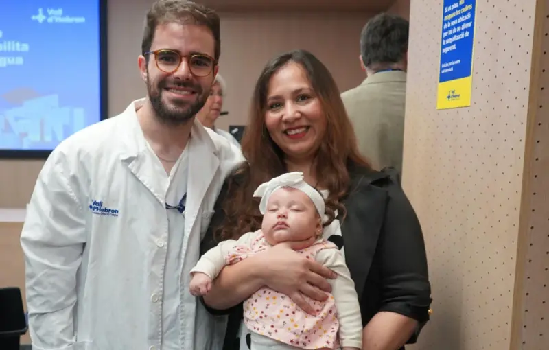 Los padres del bebé maltratado en Barcelona lo llevaron a varios centros sanitarios antes de que lo derivaran al Vall d'