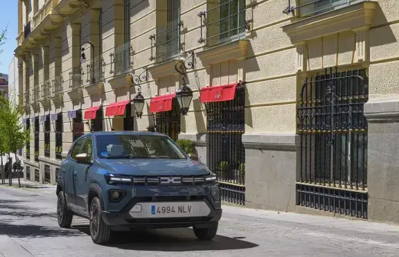 Al volante del eléctrico más barato de España: de coche básico a ser una opción urbana muy lógica