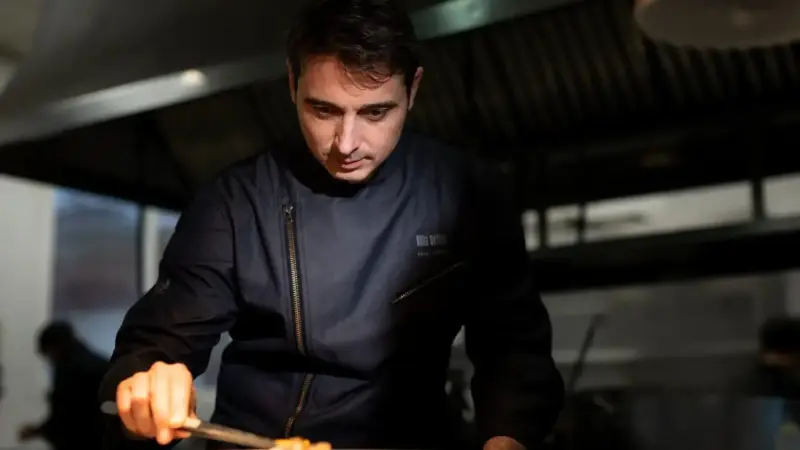 Eneko Atxa, cocinero con 3 Estrellas Michelin, comparte el secreto de su tarta de queso: "Que quede algún grumo en forma